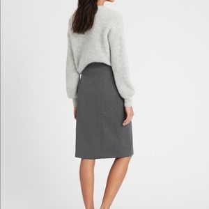 Banana Republic jersey skirt in charcoal gray